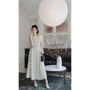 Đầm hai dây chấm bi sang chảnh